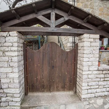 Πατρικό ολόκληρος ξενώνας entire stone guesthouse *