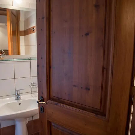 Πατρικό ολόκληρος ξενώνας entire stone guesthouse * Neraïdochóri