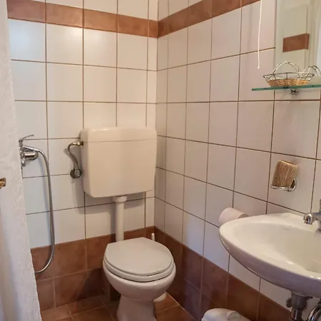 Πατρικό ολόκληρος ξενώνας entire stone guesthouse Alpehytte Neraïdochóri