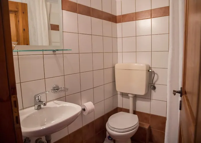 Πατρικό Ολόκληρος Ξενώνας Entire Stone Guesthouse