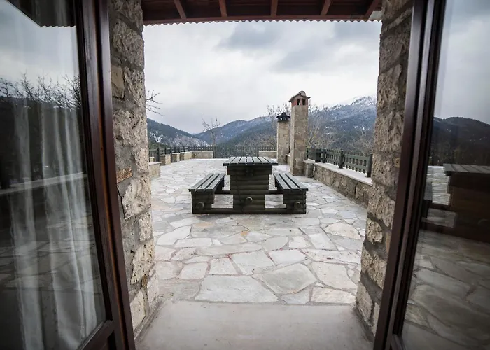 Πατρικό Ολόκληρος Ξενώνας Entire Stone Guesthouse * Neraïdochóri