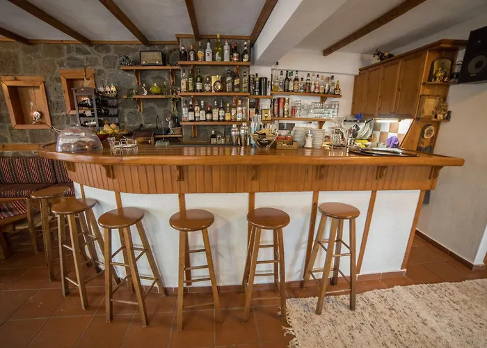 Πατρικό Ολόκληρος Ξενώνας Entire Stone Guesthouse * Neraïdochóri