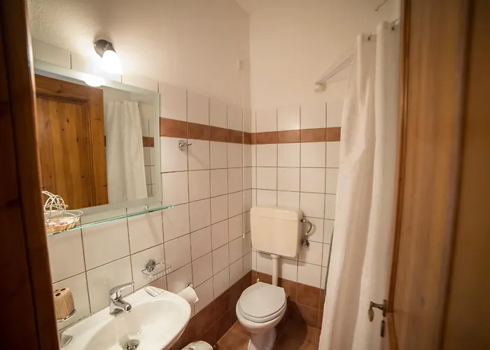 Πατρικό Ολόκληρος Ξενώνας Entire Stone Guesthouse Chalet *