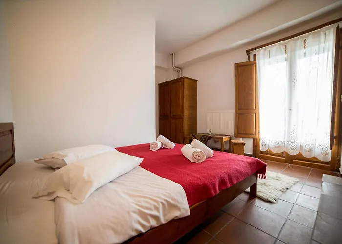 Πατρικό Ολόκληρος Ξενώνας Entire Stone Guesthouse Chalet *